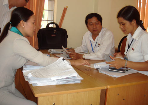 Nông dân đồng loạt nộp đơn kiện Vedan