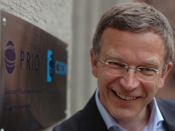 Học giả quốc tế phê phán đường lưỡi bò của TQ