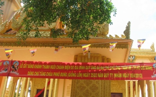 “Ông Trầm Bê không phải thần thánh mà treo hình giữa chánh điện"