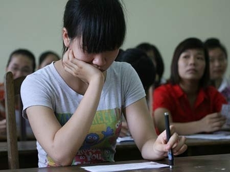 Ai có trách nhiệm giải cứu 'bong bóng ĐH'?