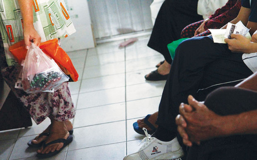 “Thuốc lạ”, giá cao vẫn cứ vào bệnh viện!