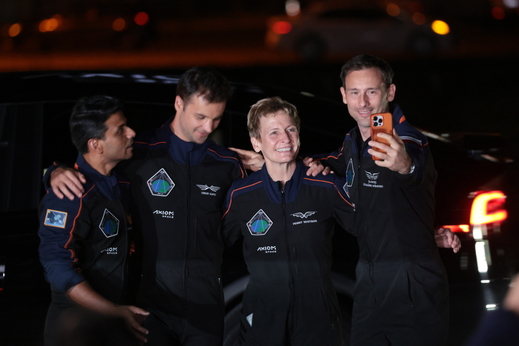 Hoạt động của phi hành gia Ba Lan trong vũ trụ