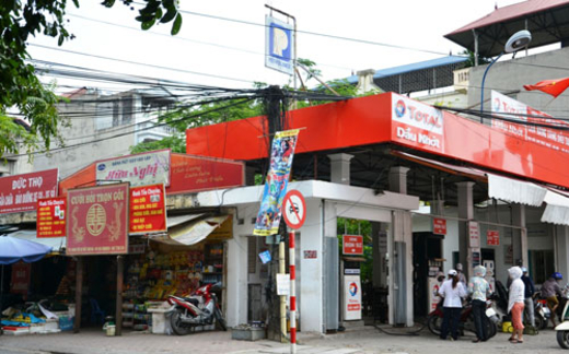 “Bom xăng” giữa phố