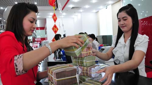 Ngân hàng giảm lãi suất: Doanh nghiệp trả nợ cũ để vay mới