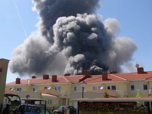 Cháy lớn tại khu kho ở Wólka Kosowska