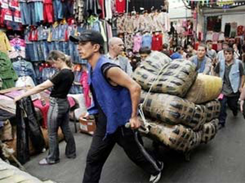 ‘Chợ Vòm’ đóng cửa, ‘trăm mối lo’ của người Việt