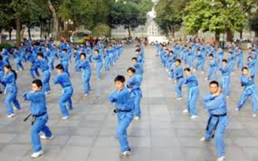 Trong đám đông lúc nào cũng có một anh hùng