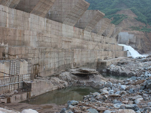 Vụ vỡ đập thủy điện Đakrông 3: Chủ đầu tư chối bay, chối biến!