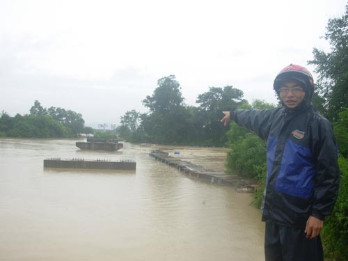 Hơn 3.000 hộ dân bị cô lập