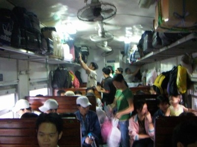 Du khách kém mặn mà với du lịch đường sắt