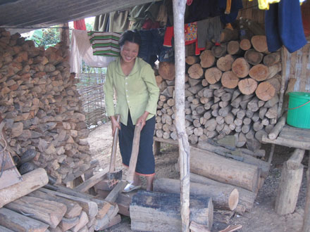 Những thiếu nữ chất củi đầy nhà để "bắt" chồng