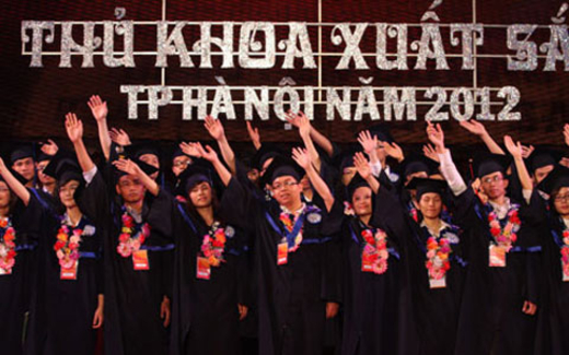 Thạc sĩ bán trà đá, Hà Nội vẫn chiêu hiền đãi sĩ