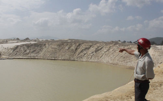 Titan lậu tàn phá môi sinh