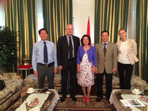 Lãnh đạo Ptak thăm ĐSQ Việt Nam tại Ba Lan.