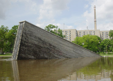 Phục chế bích họa trên Bức tường Berlin