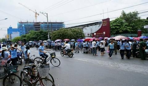 Sợ tăng giá, lao động trốn khỏi thành phố