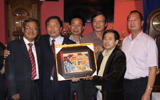 Đoàn đại biểu Ban dân nguyện quốc hội Việt Nam giao lưu với Hội NVNTBL Ba Lan.