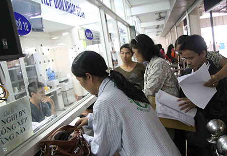 Tăng viện phí: Gian dối trước giờ G