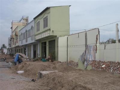 Nhà  siêu mỏng, giá siêu cao !