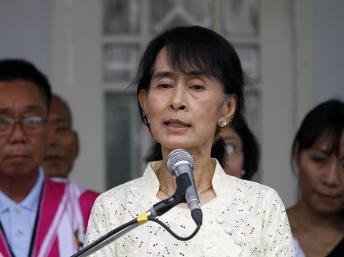 Aung San Suu Kyi nhậm chức dân biểu Miến Điện ngày 23/04/2012