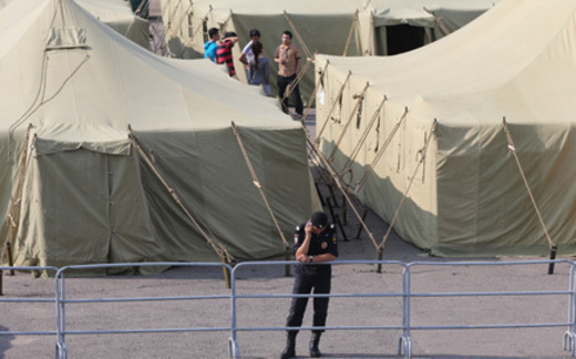 Lao động Việt mòn mỏi trong khu lều tạm giữ tại Nga