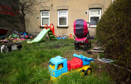 Kamil "làm rơi điện thoại của bố dượng", sau đó bị tra tấn đến chết