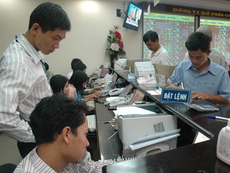 Công ty chứng khoán giành thị phần