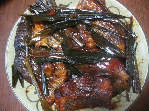 Cá đồng kho lá gừng non