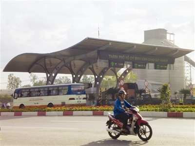 Chính sách thuế, phí tăng gánh nặng cho dân