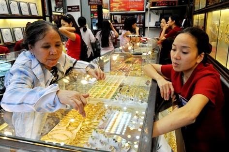 Giá vàng vọt lên 30,5 triệu đồng
