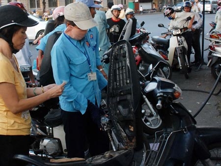 Sẽ thu phí đường bộ qua xăng, dầu