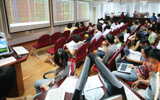 Sốt ruột đầu cơ, tiền đổ mạnh vào chứng khoán