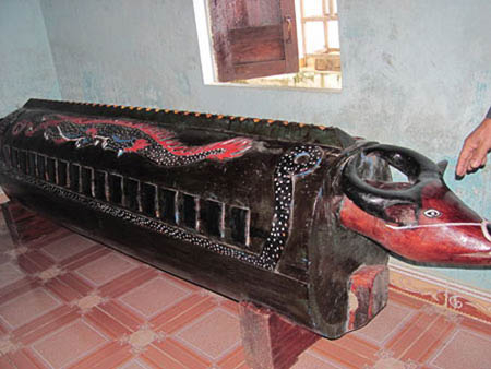 Quan tài - Quà quý của người Cơ Tu