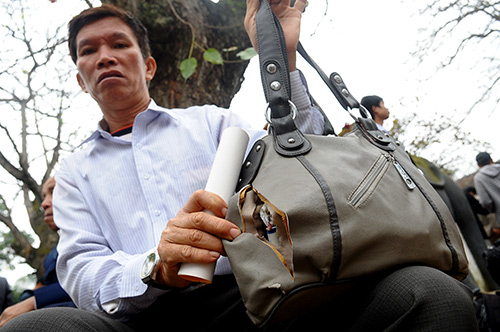 Vẫn giẫm lên nhau "mua" ấn đền Trần