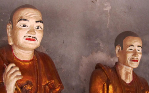 Móng đỏ môi hồng