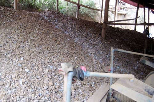 Gom quặng bauxite bán cho Trung Quốc (II)