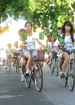 Bùng nổ thi “sắc đẹp” học đường