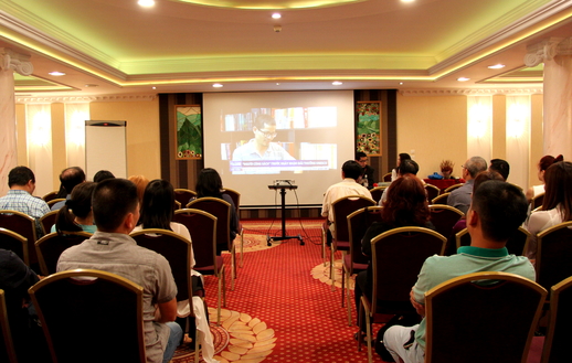 Anh Nguyễn Quang Thạch giao lưu với Cộng đồng Việt Nam tại Ba Lan.