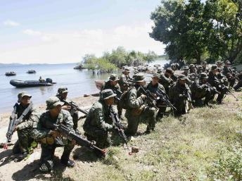 Mỹ và Philippines tập đổ bộ chiếm một hòn đảo ngoài Biển Đông