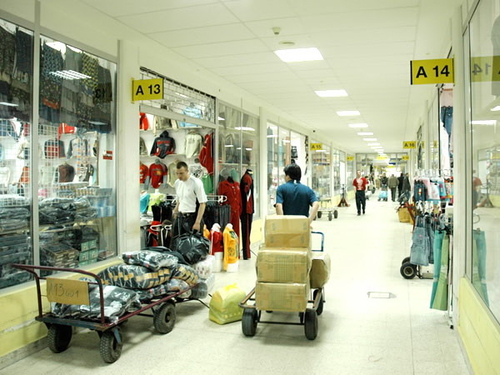 Tùy bút ngày chợ đuội