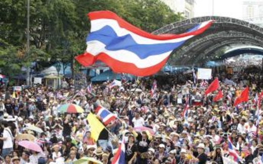 Phe chống và ủng hộ chính phủ biểu tình rầm rộ tại thủ đô Thái Lan