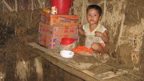 Rời hang đá, dân vùng lũ khóc giữa hoang tàn