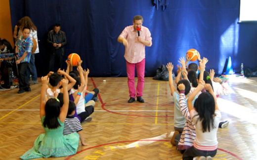 Vui chơi nhân ngày Quốc tế thiếu nhi 1-6 tại Warszawa.