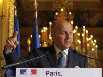 Báo Pháp đăng tranh biếm họa Mohamed: Paris tăng cường an ninh các sứ quán