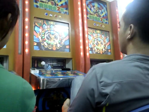 “Đốt tiền” vào máy đánh bạc