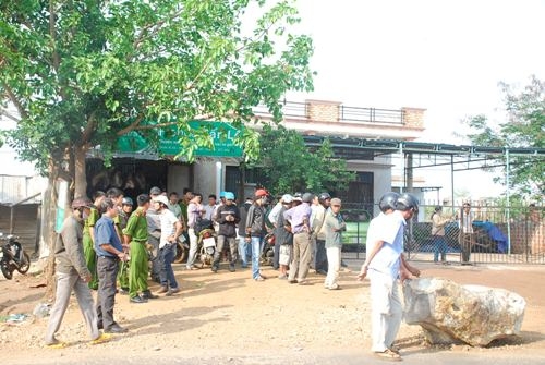 Gia Lai: Dân bức xúc vì chính quyền “bỗng nhiên” cưỡng chế… 2 hòn đá