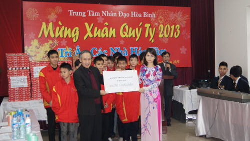 Tri ân tấm lòng vàng tại Trung tâm Nhân đạo Hòa Bình