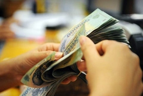 Ngân hàng và DN lớn cắt giảm thưởng Tết