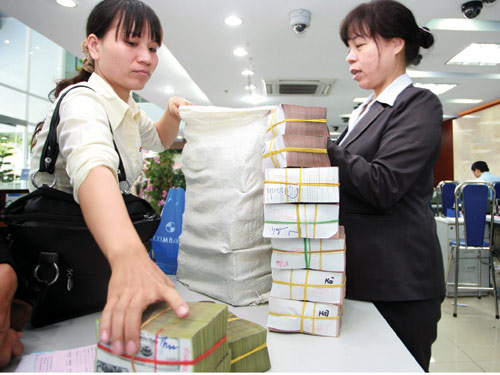 Thuế thu nhập từ tiền gửi tiết kiệm: Một kiến nghị vô lý