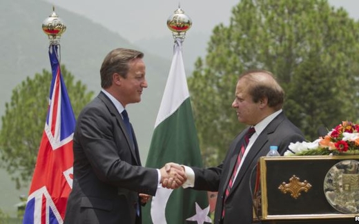 Bạo động giết chết 41 người trong khi Thủ tướng Anh đến thăm Pakistan